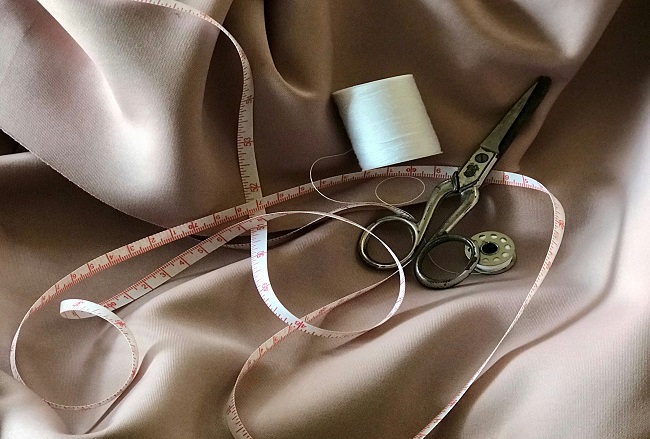 Cómo elegir el hilo de coser adecuado para camisetas